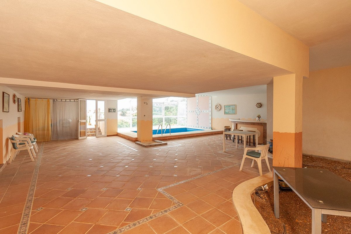 6 Bed Detached Villa in La Mairena