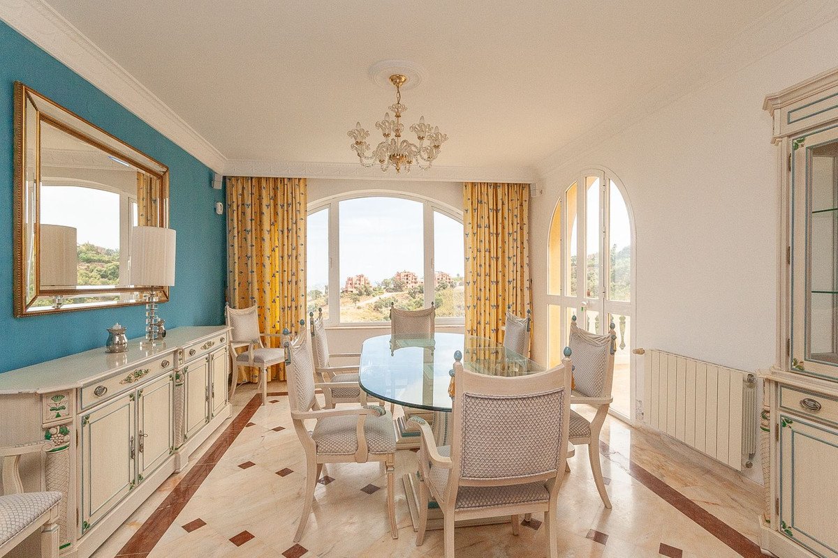 6 Bed Detached Villa in La Mairena