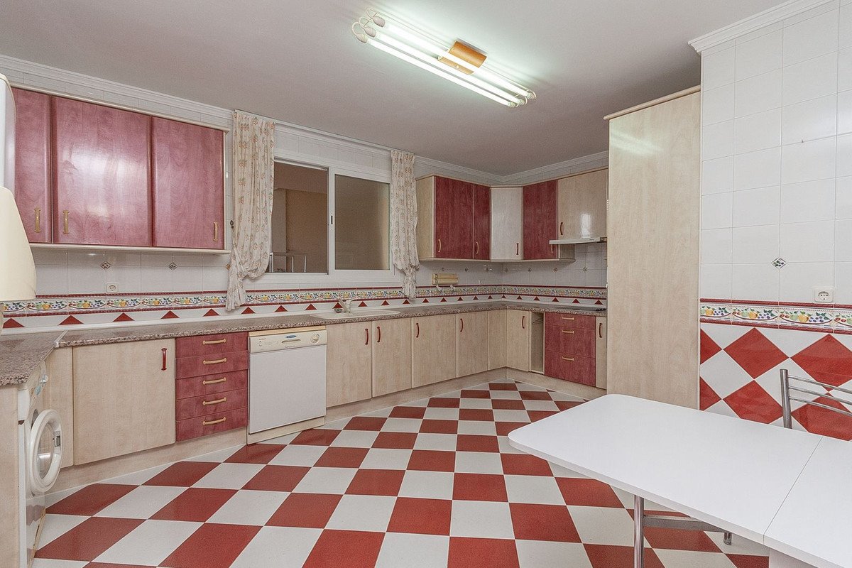 6 Bed Detached Villa in La Mairena