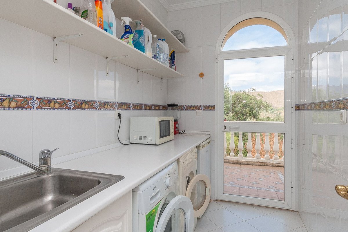 6 Bed Detached Villa in La Mairena