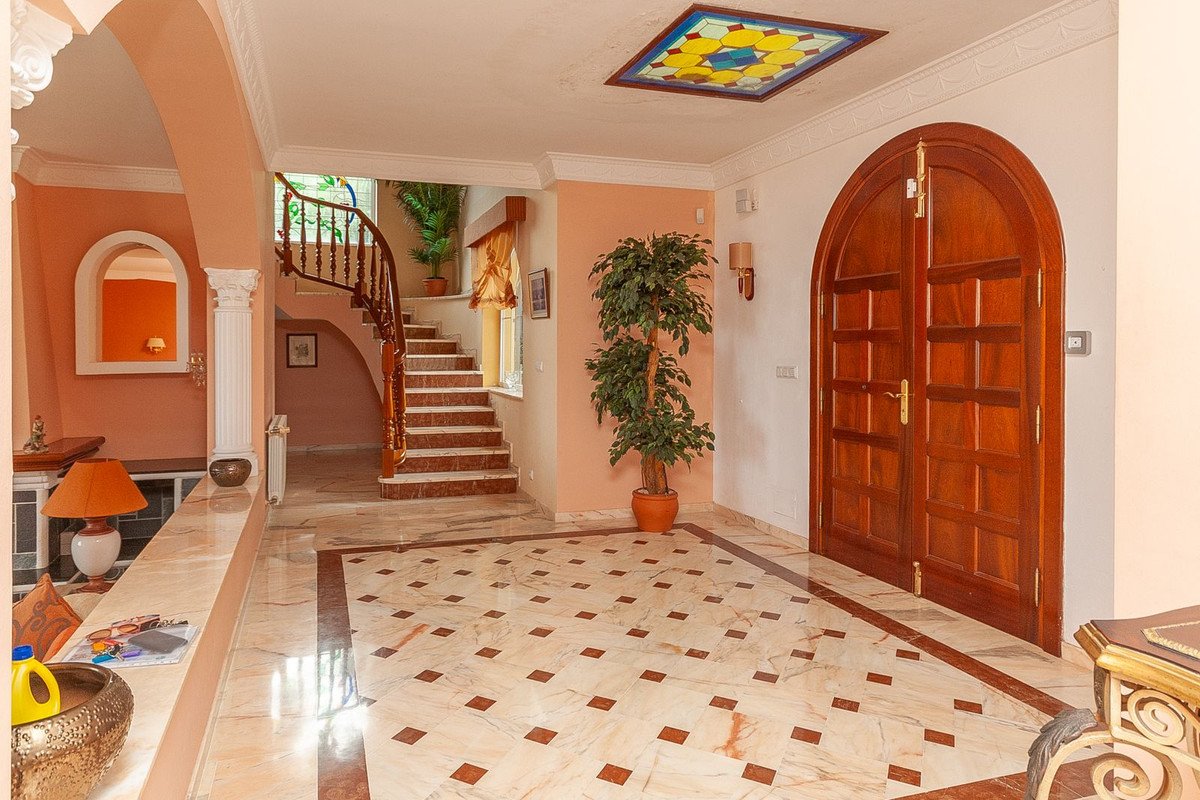 6 Bed Detached Villa in La Mairena