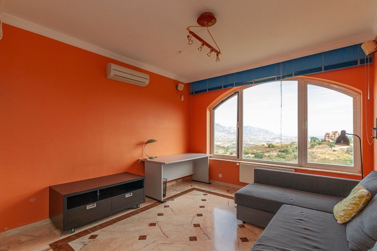 6 Bed Detached Villa in La Mairena
