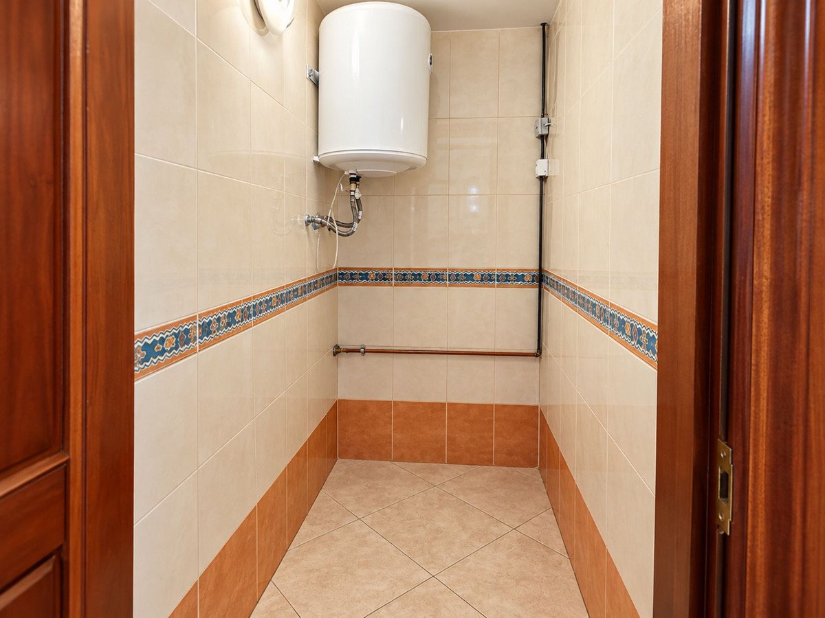 1 Bed Office in Las Lagunas