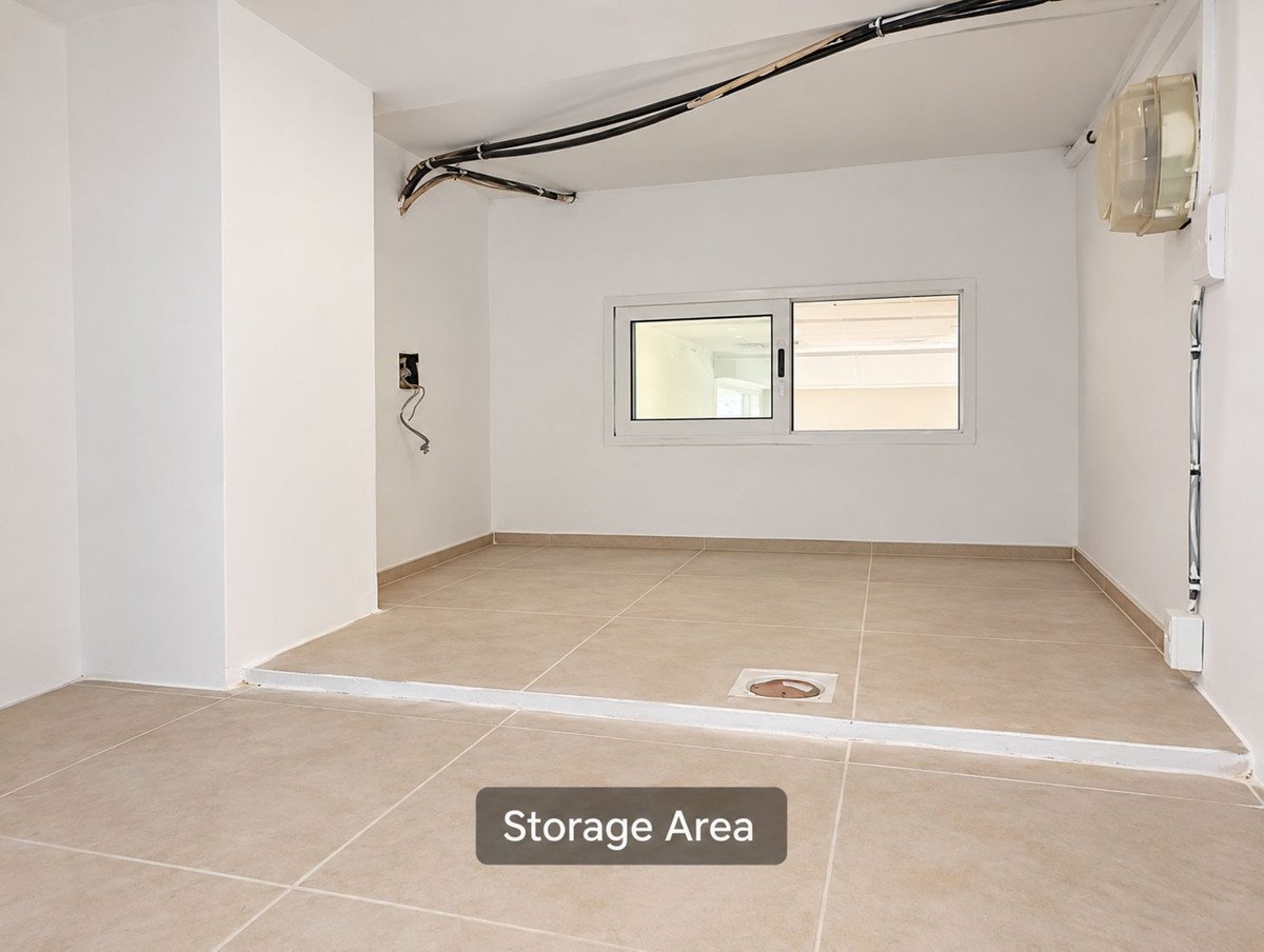 1 Bed Office in Las Lagunas