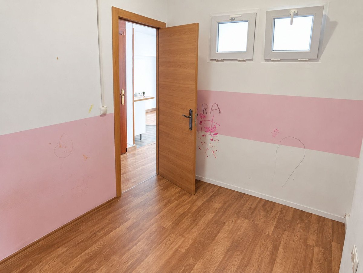 1 Bed Office in Las Lagunas