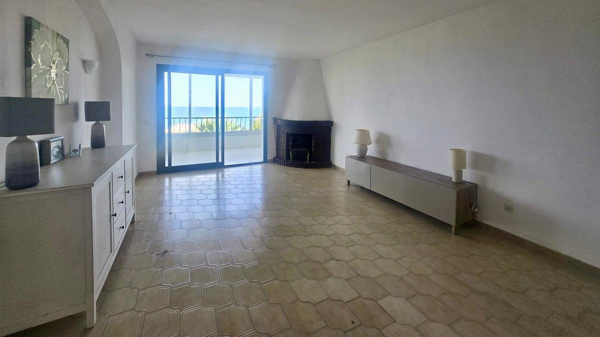 2 Bed Middle Floor Apartment in Torrenueva