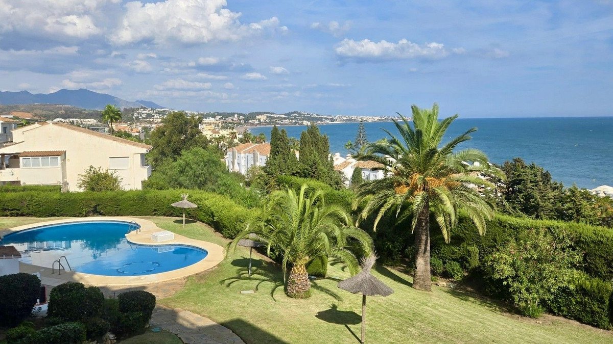 2 Bed Middle Floor Apartment in Torrenueva