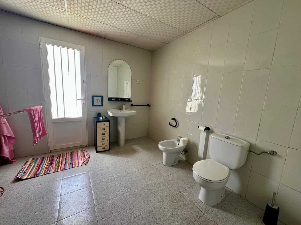 5 Bed Detached Villa in Torre Del Rico
