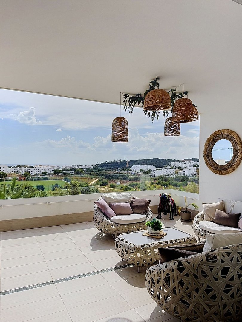 3 Bed Middle Floor Apartment in Estepona