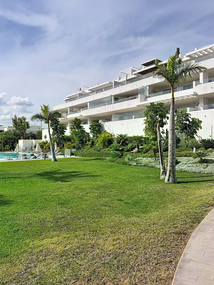 3 Bed Middle Floor Apartment in Estepona