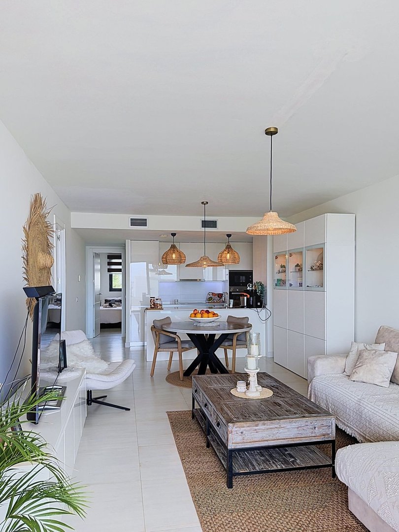 3 Bed Middle Floor Apartment in Estepona
