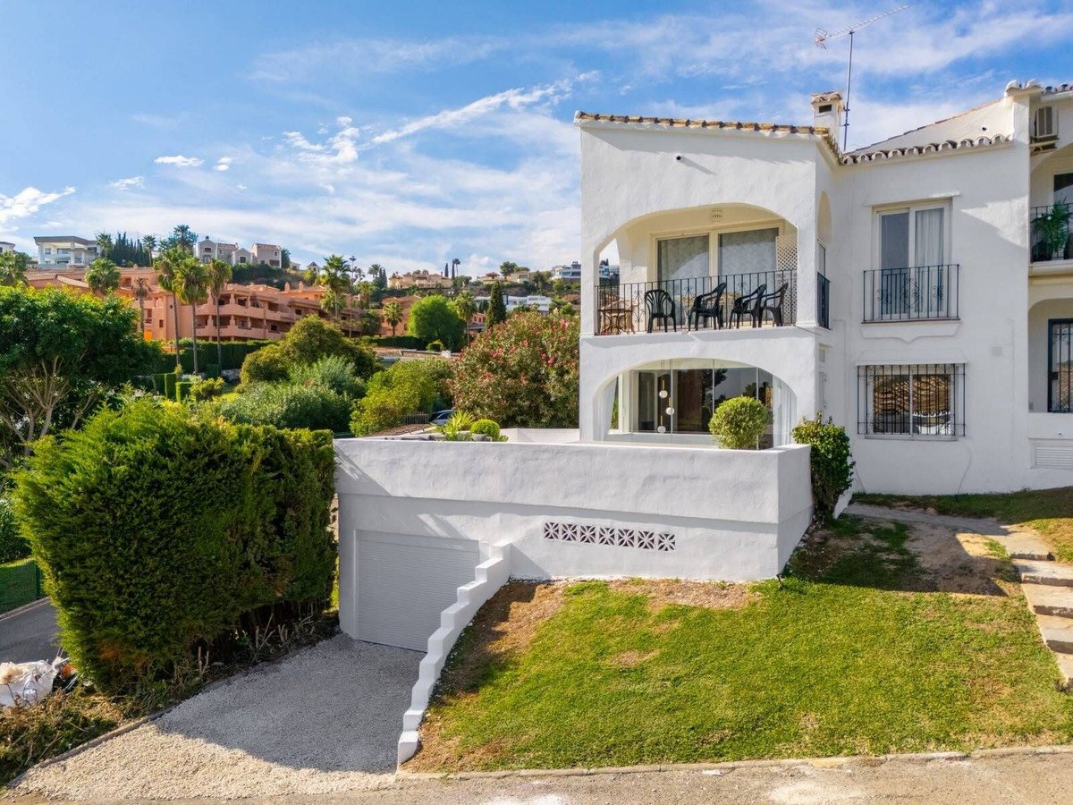 3 Bed Ground Floor Apartment in El Paraiso