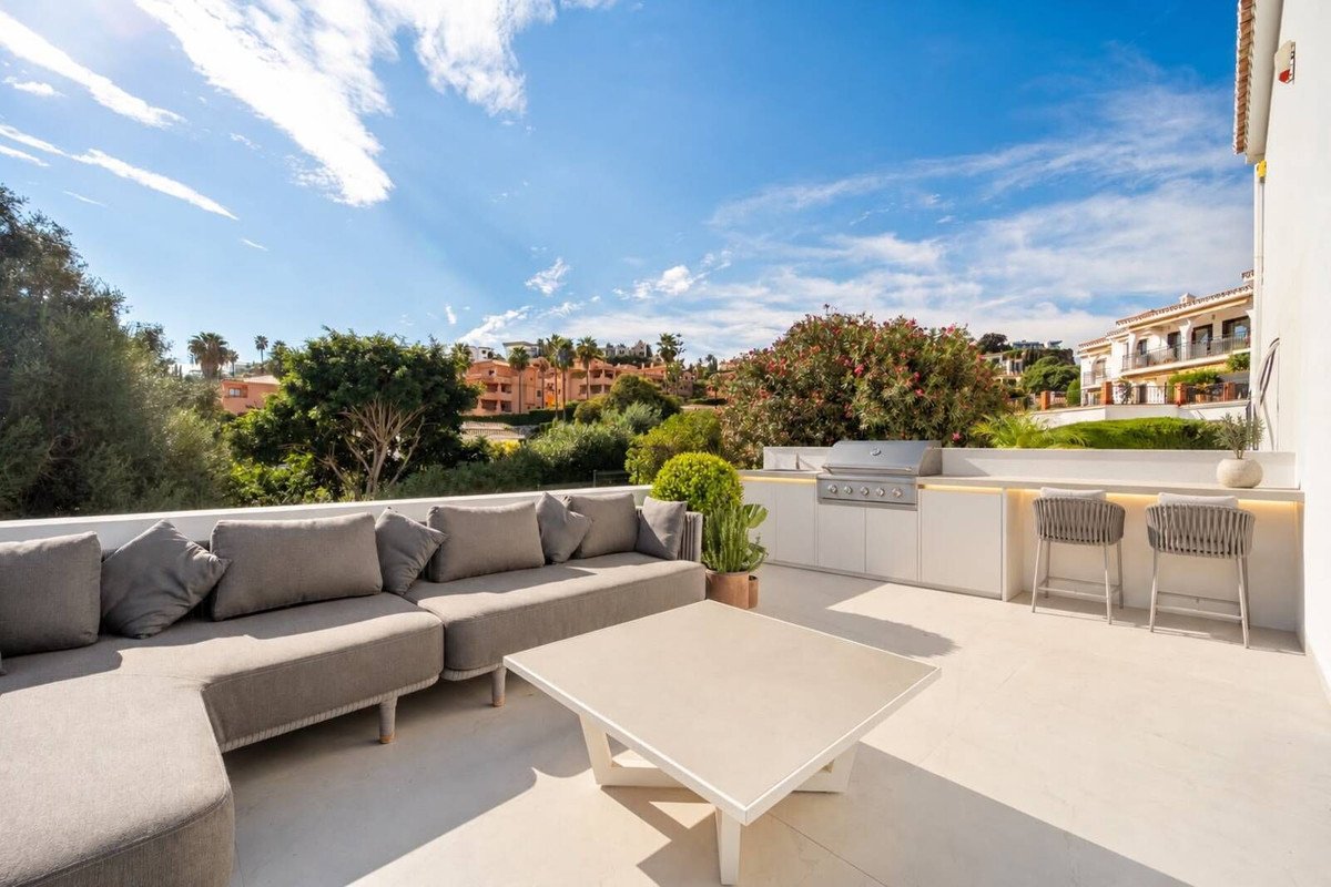 3 Bed Ground Floor Apartment in El Paraiso