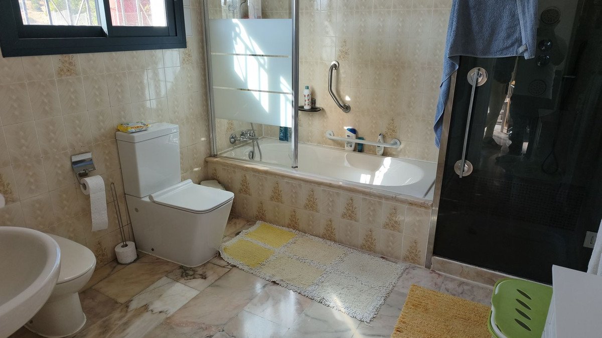 6 Bed Detached Villa in Mijas Costa