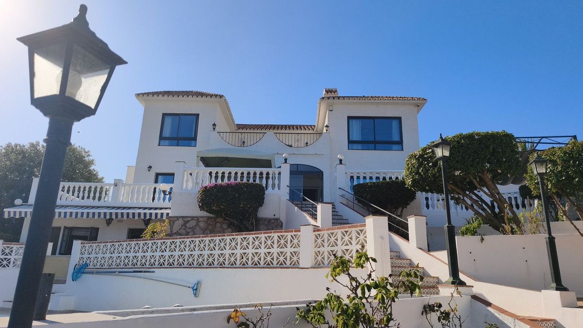 6 Bed Detached Villa in Mijas Costa