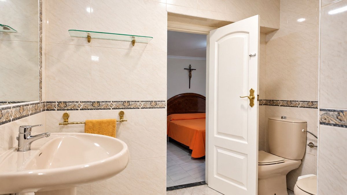 4 Bed Detached Villa in Benalmadena