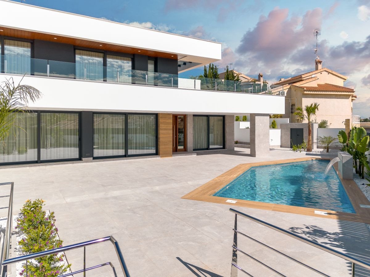 4 Bed Detached Villa in Rojales