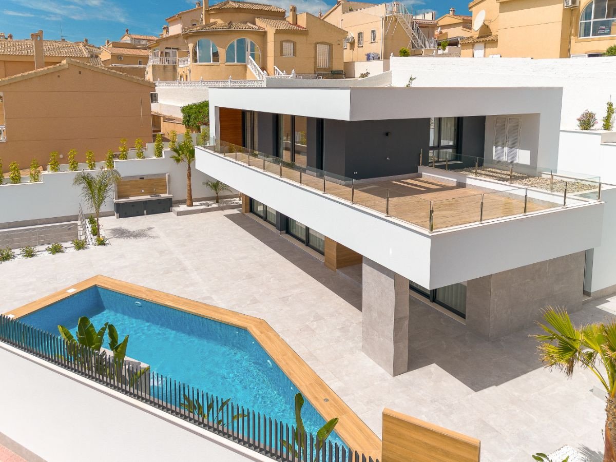 4 Bed Detached Villa in Rojales