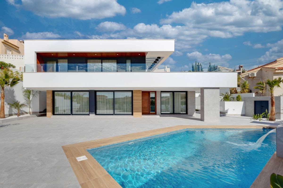 4 Bed Detached Villa in Rojales