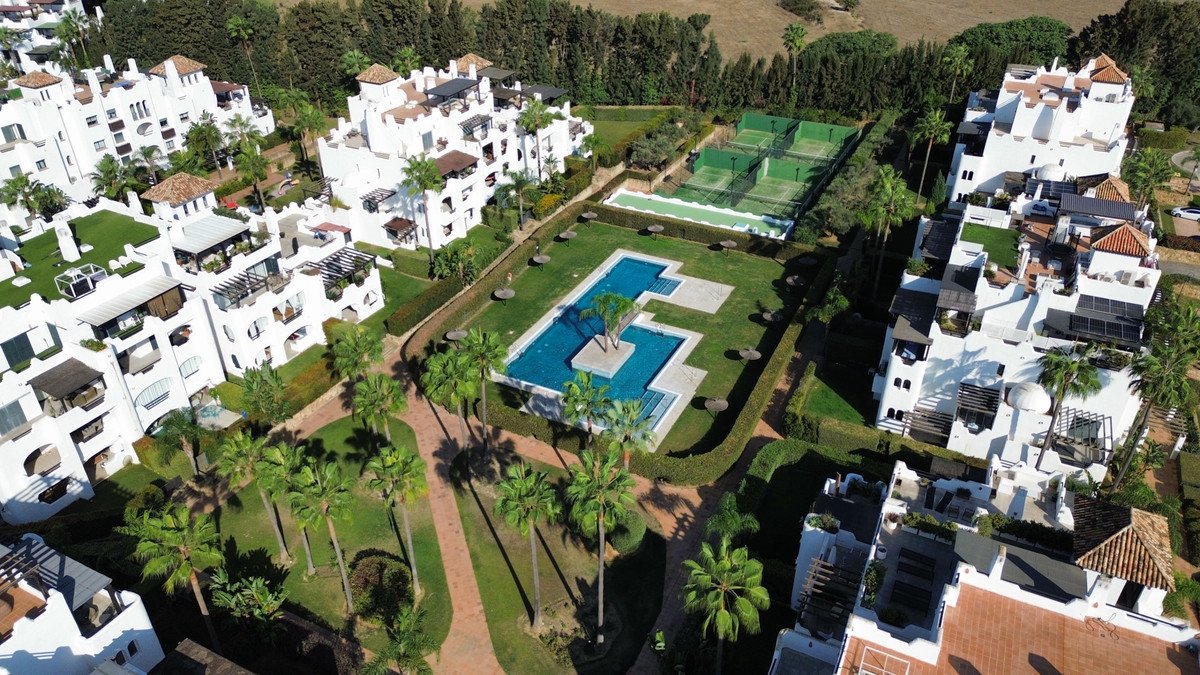 4 Bed Middle Floor Apartment in Sotogrande Costa