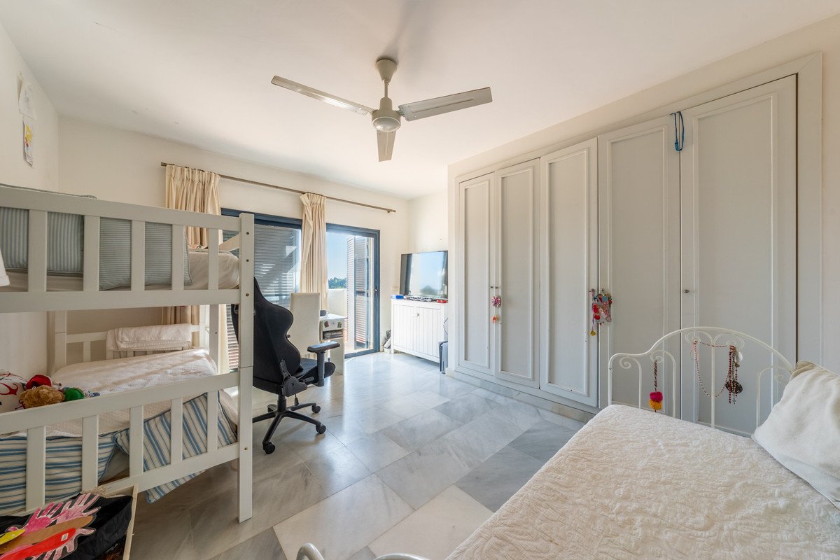 4 Bed Middle Floor Apartment in Sotogrande Costa