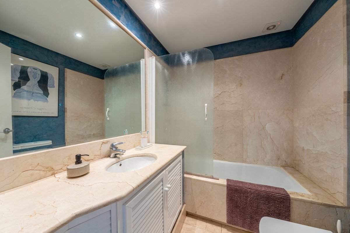 4 Bed Middle Floor Apartment in Sotogrande Costa
