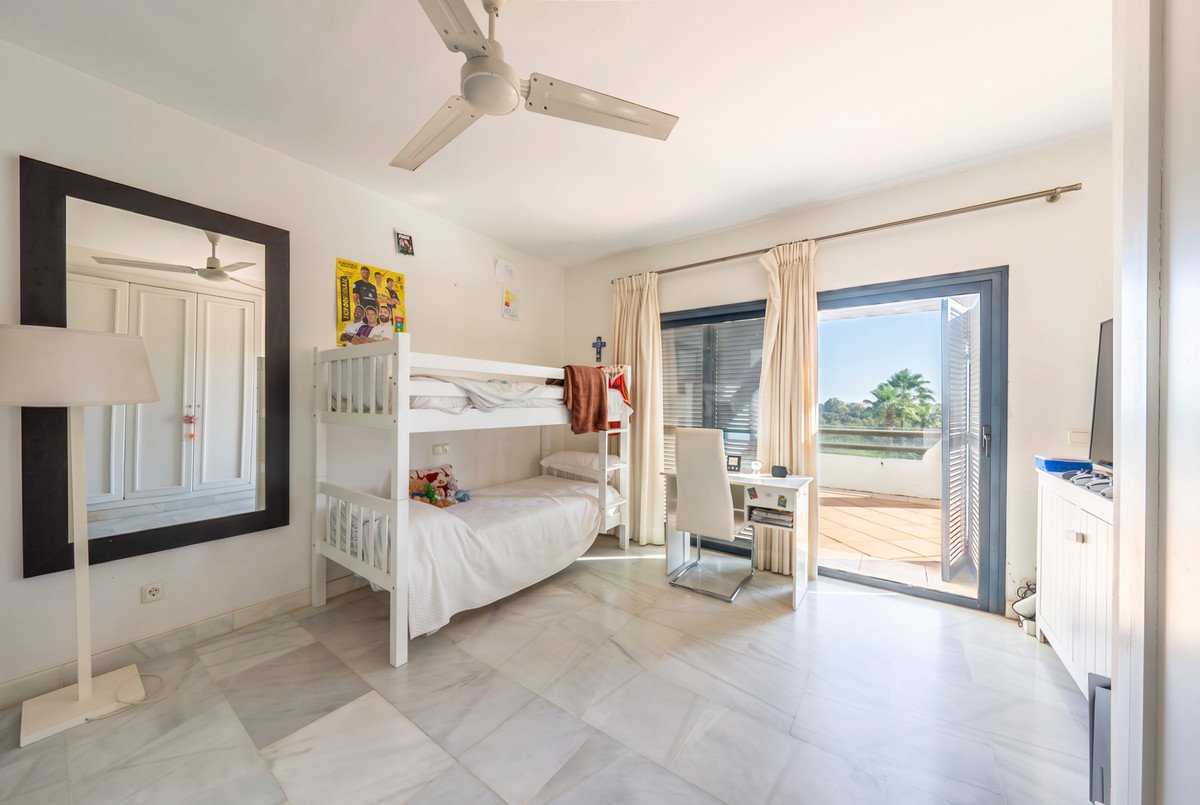 4 Bed Middle Floor Apartment in Sotogrande Costa