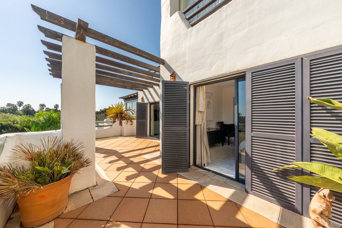 4 Bed Middle Floor Apartment in Sotogrande Costa