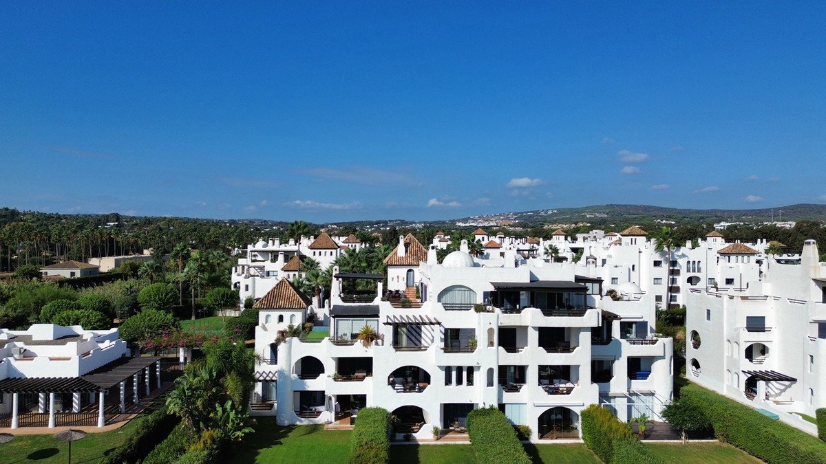 4 Bed Middle Floor Apartment in Sotogrande Costa