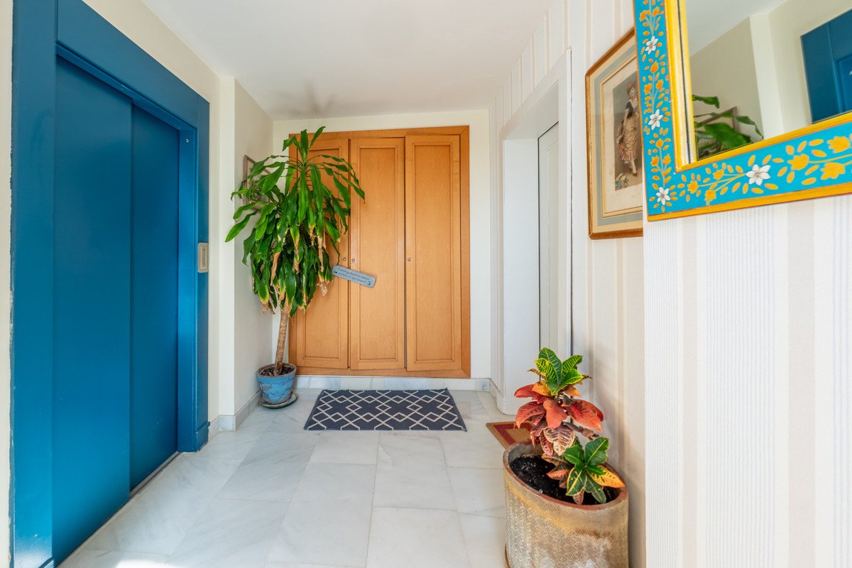 4 Bed Middle Floor Apartment in Sotogrande Costa