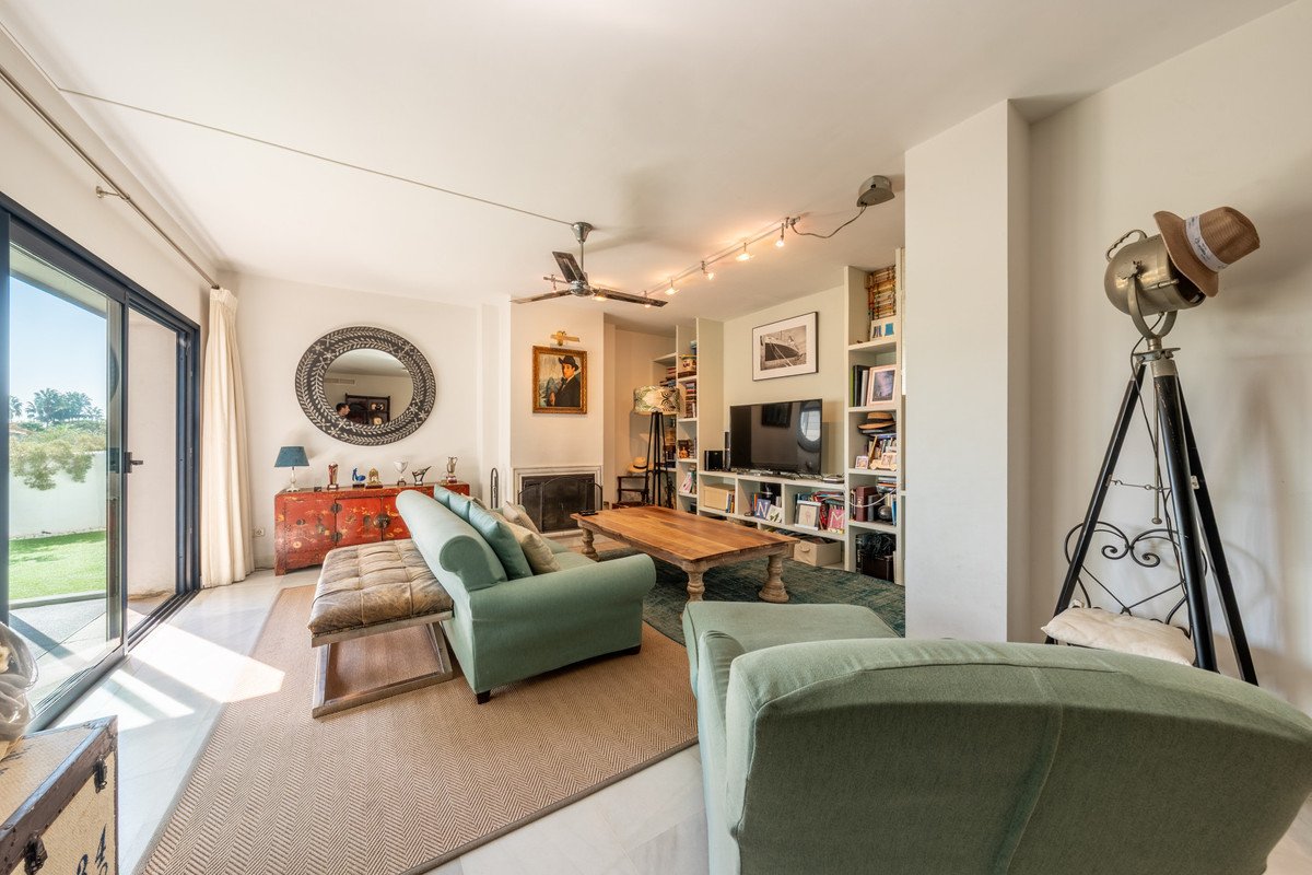 4 Bed Middle Floor Apartment in Sotogrande Costa