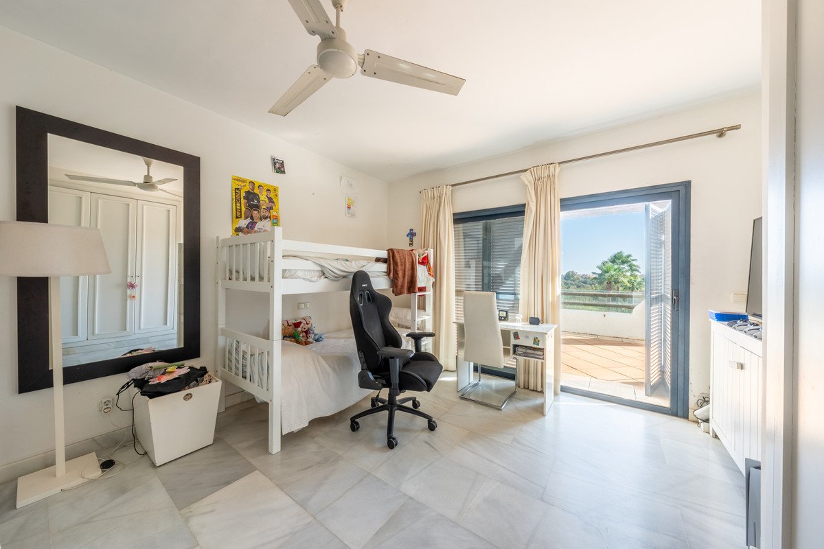 4 Bed Middle Floor Apartment in Sotogrande Costa