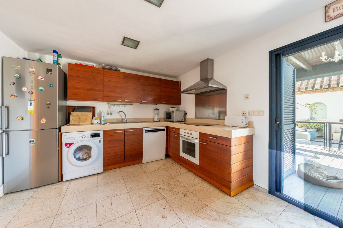 4 Bed Middle Floor Apartment in Sotogrande Costa