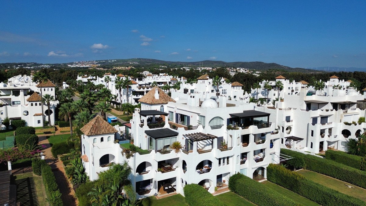 4 Bed Middle Floor Apartment in Sotogrande Costa