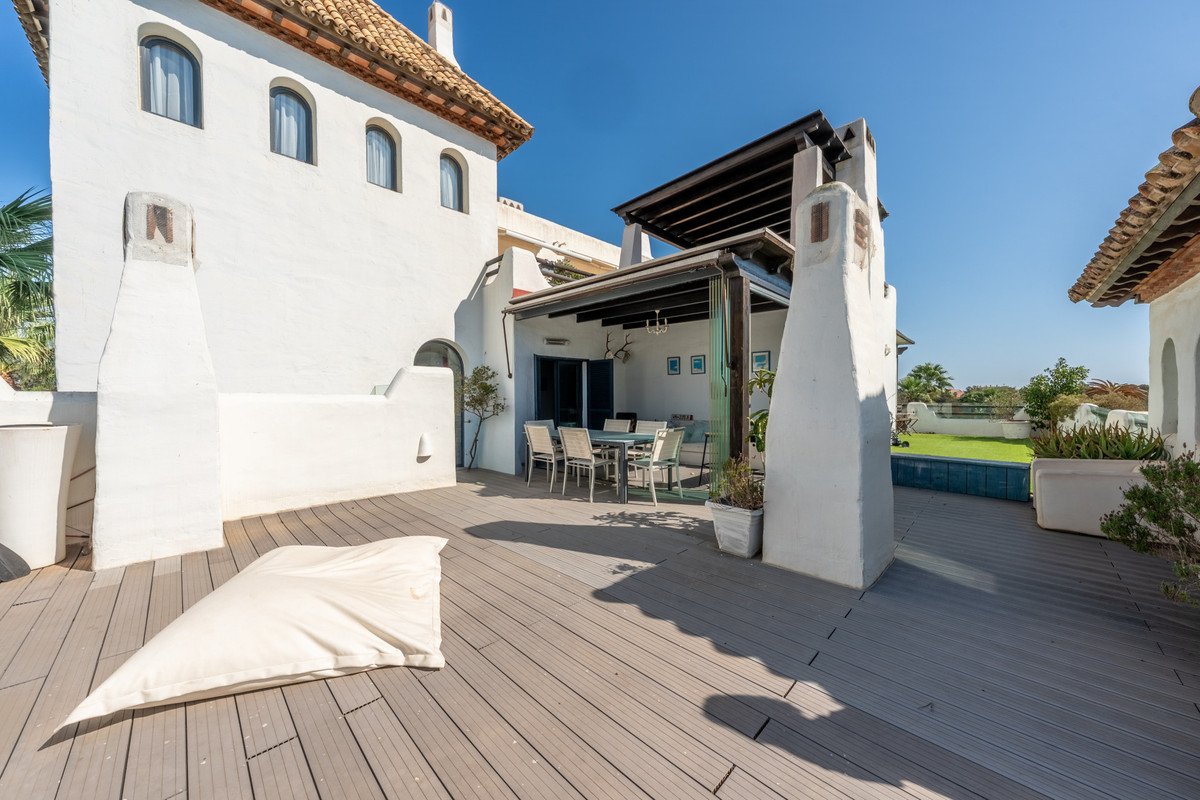 4 Bed Middle Floor Apartment in Sotogrande Costa