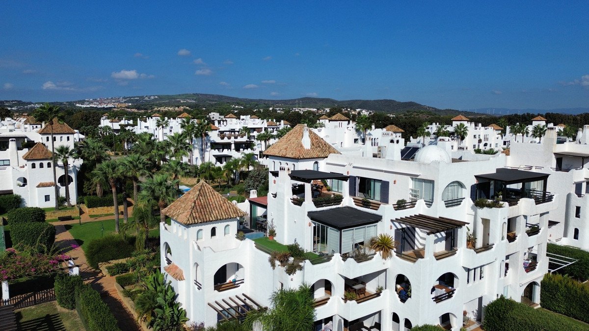 4 Bed Middle Floor Apartment in Sotogrande Costa