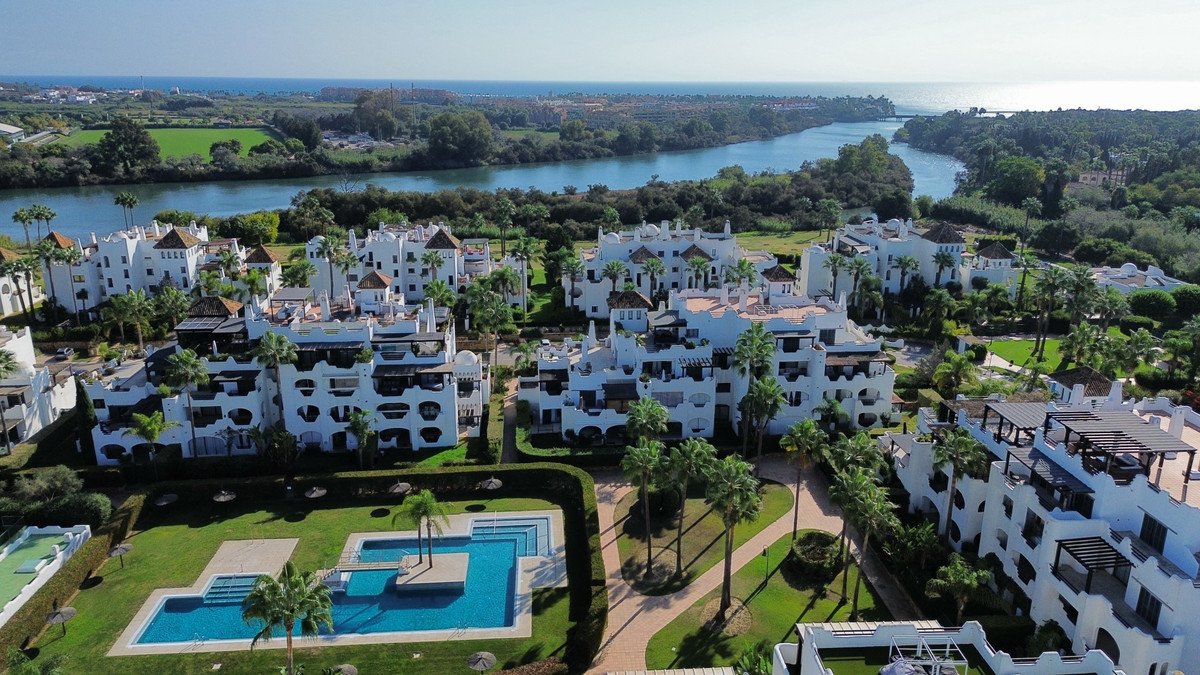 4 Bed Middle Floor Apartment in Sotogrande Costa