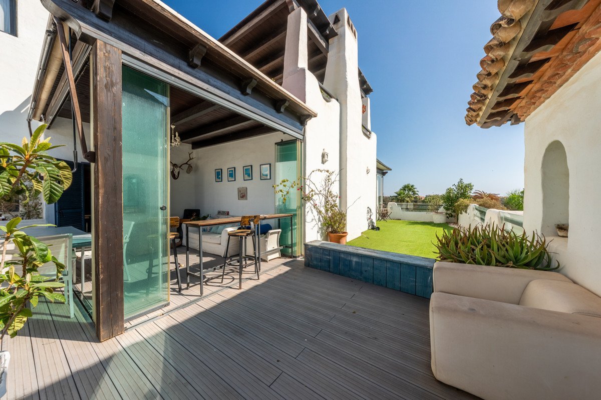 4 Bed Middle Floor Apartment in Sotogrande Costa