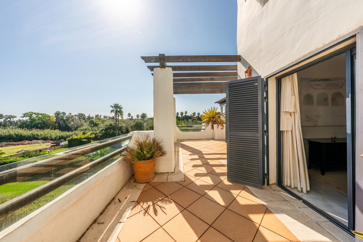 4 Bed Middle Floor Apartment in Sotogrande Costa