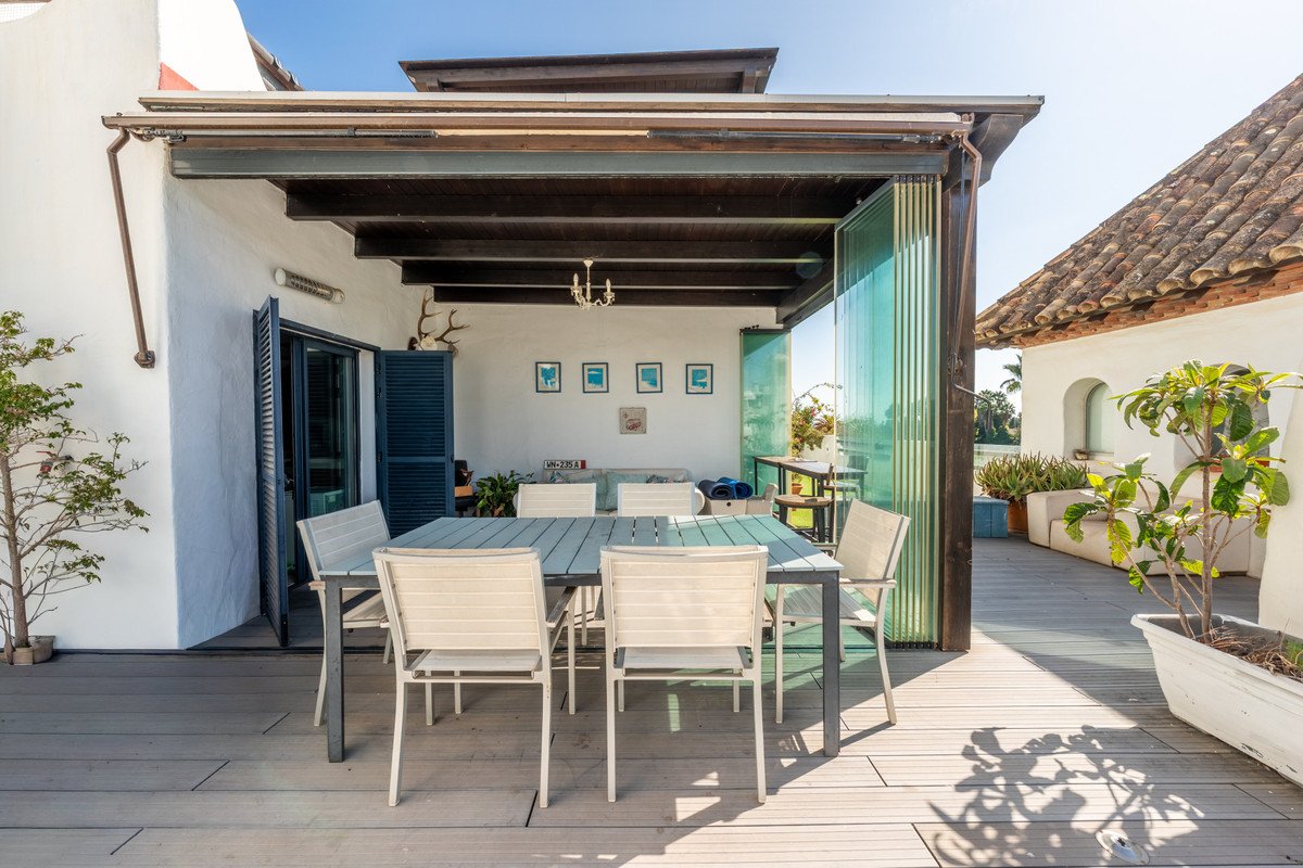 4 Bed Middle Floor Apartment in Sotogrande Costa
