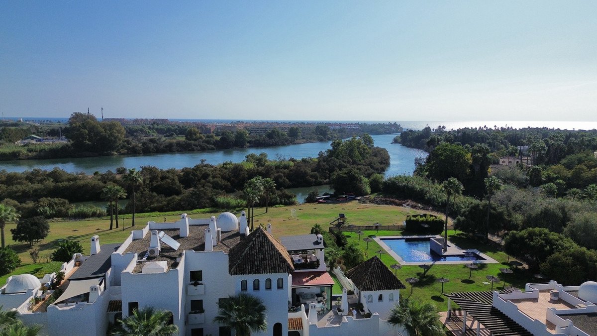 4 Bed Middle Floor Apartment in Sotogrande Costa