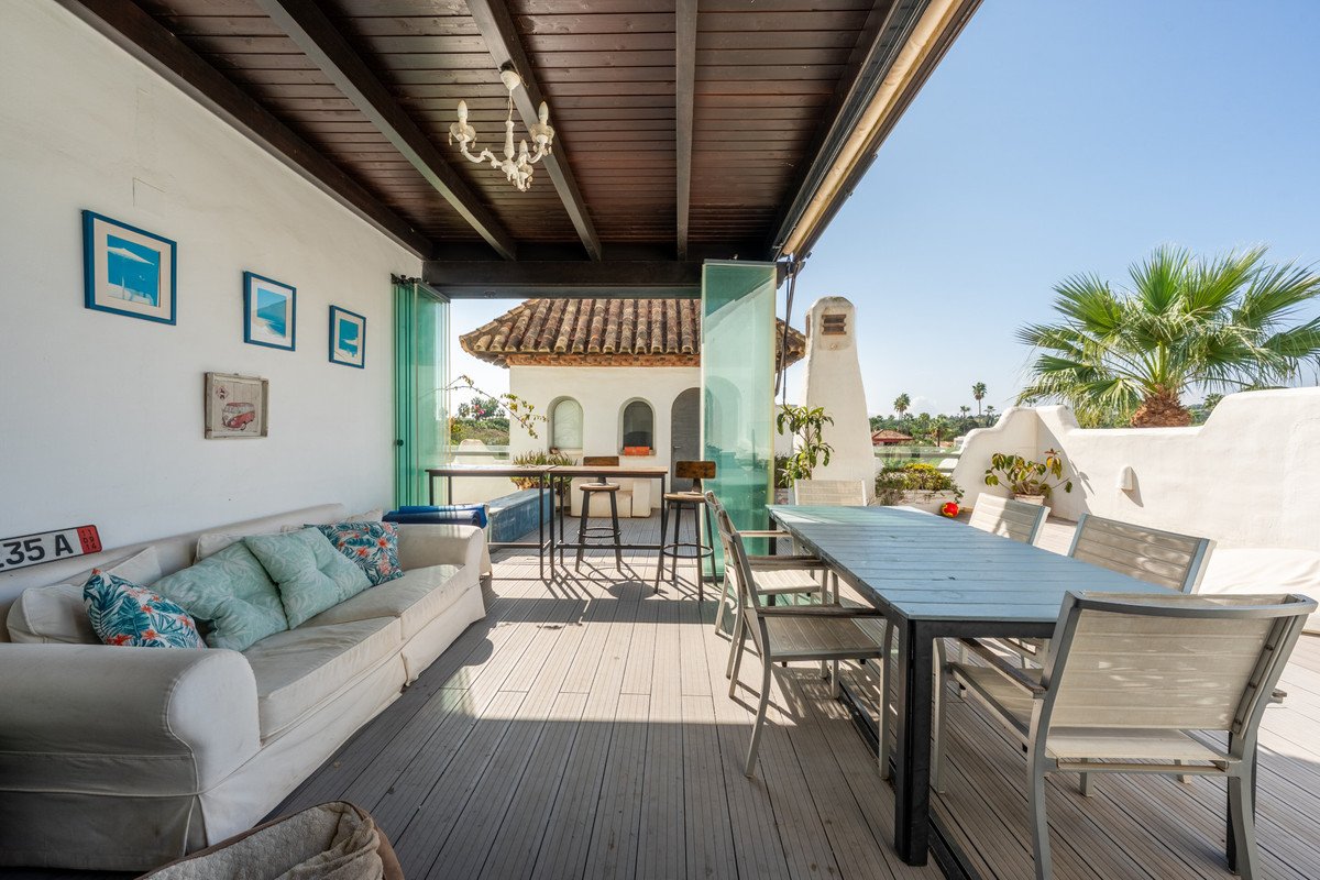 4 Bed Middle Floor Apartment in Sotogrande Costa