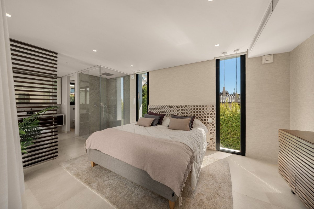 5 Bed Detached Villa in Nueva Andalucía