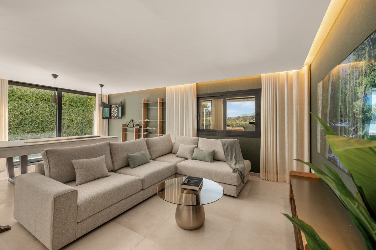 5 Bed Detached Villa in Nueva Andalucía