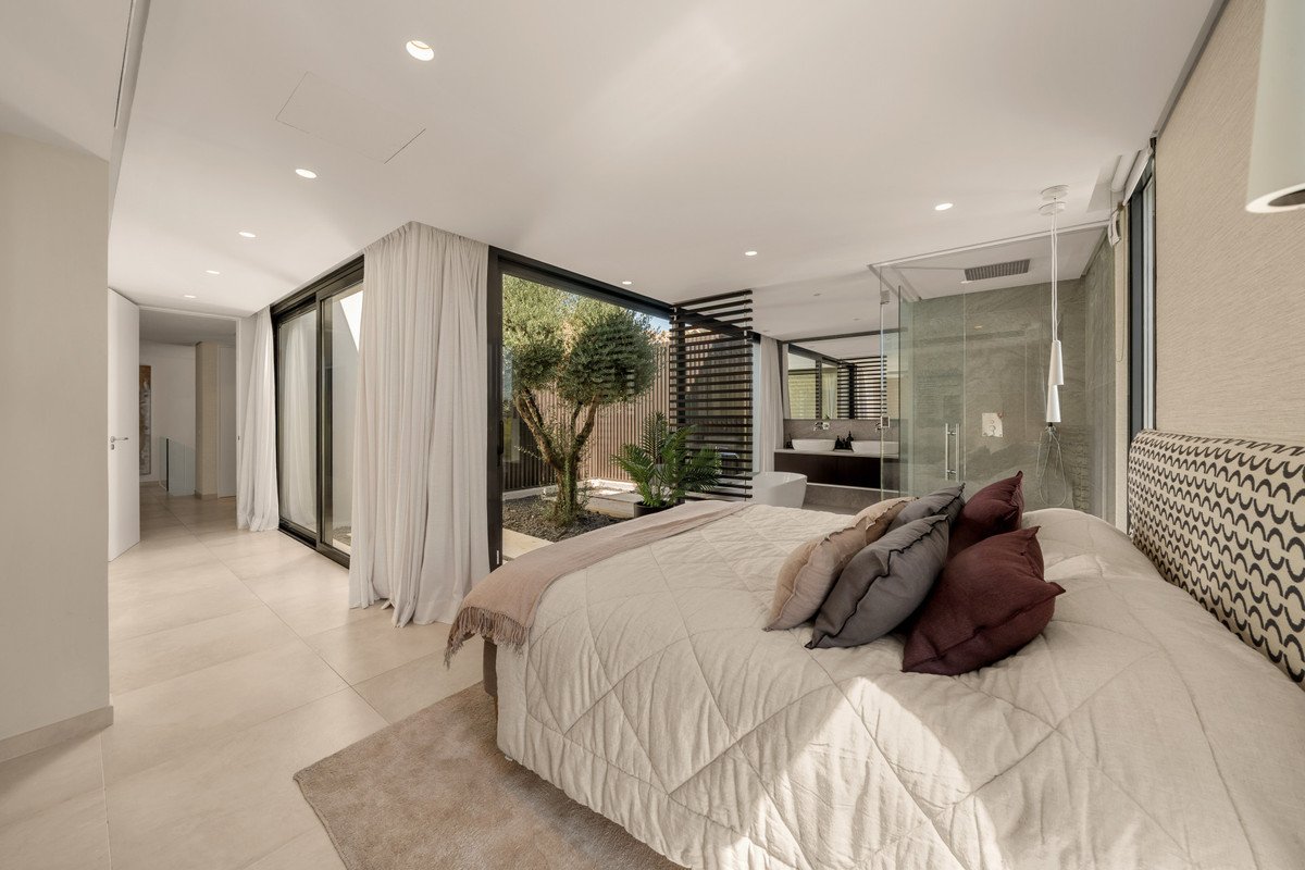 5 Bed Detached Villa in Nueva Andalucía