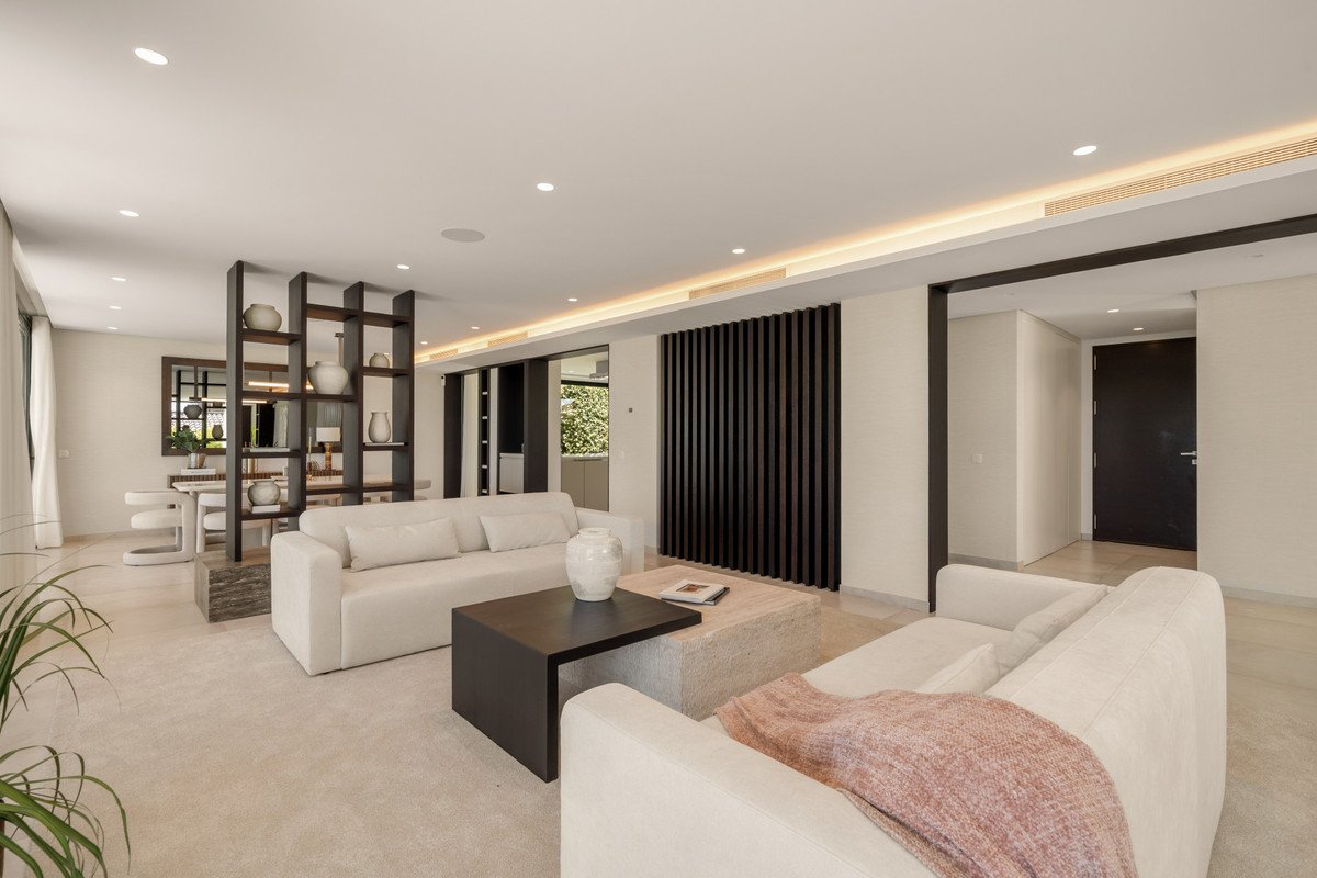 5 Bed Detached Villa in Nueva Andalucía
