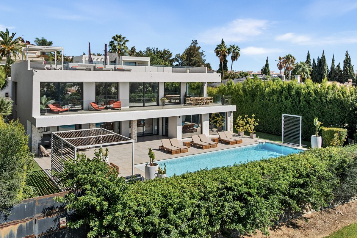 5 Bed Detached Villa in Nueva Andalucía