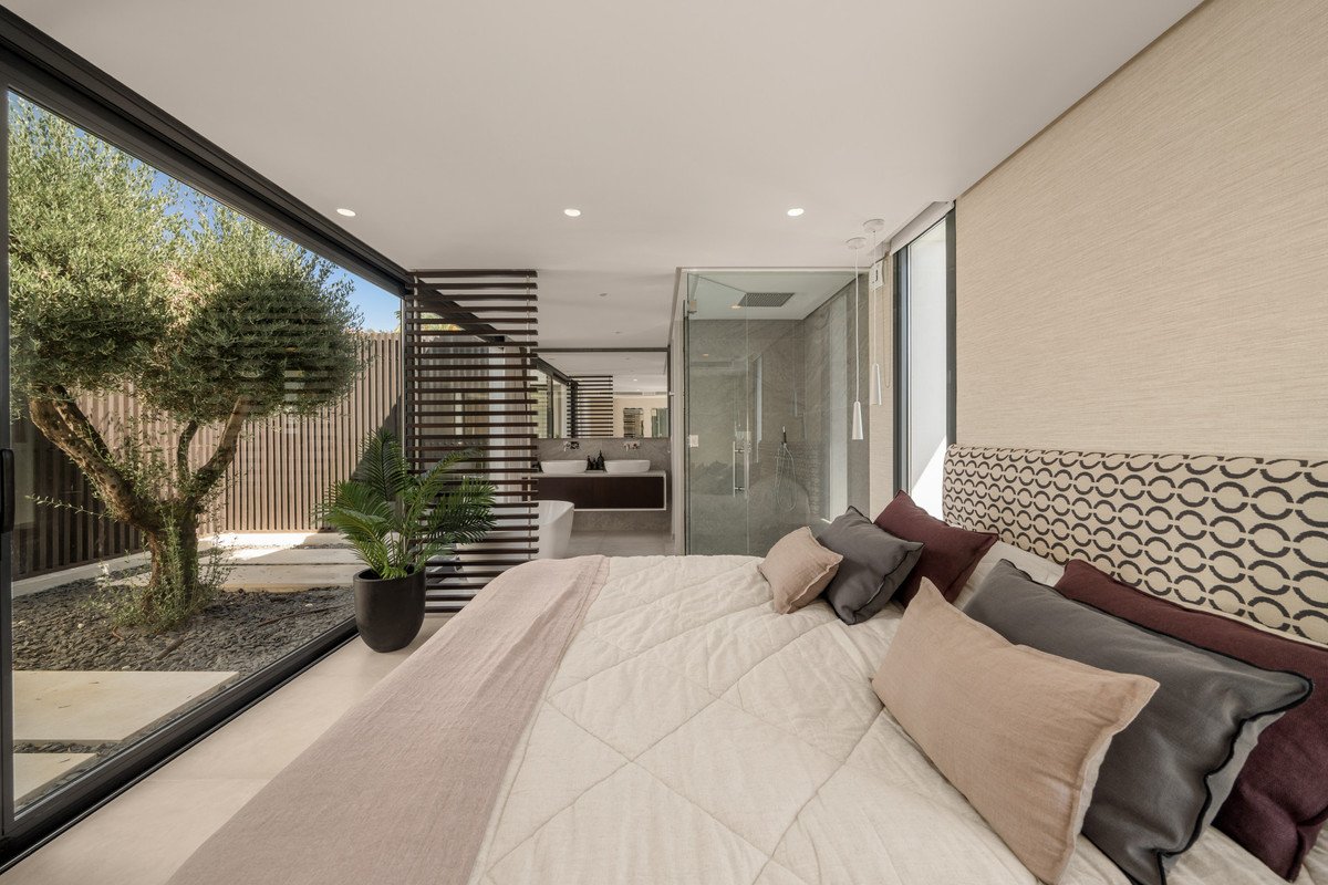 5 Bed Detached Villa in Nueva Andalucía
