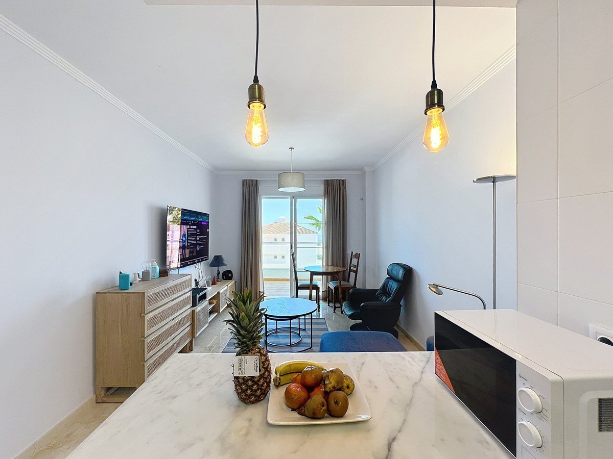2 Bed Middle Floor Apartment in Manilva