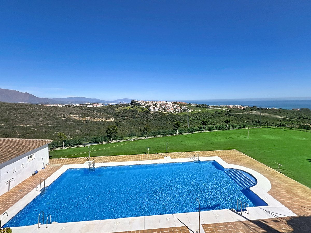 2 Bed Middle Floor Apartment in Manilva